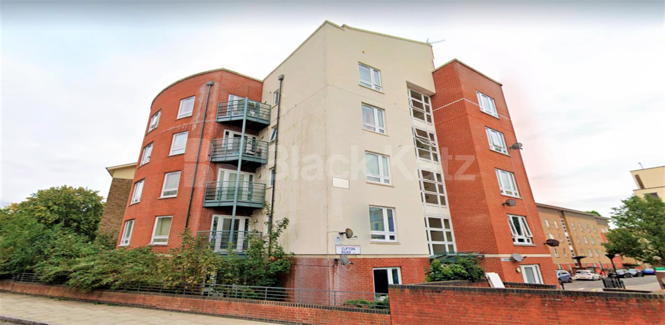 			Balcony Property, 2 Bedroom, 1 bath, 1 reception Apartment			 Nightingale Lane, Essex Road